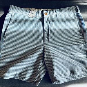 New with tag J Crew Men’s 100% cotton Seersucker shorts waist 33” inseam 7”